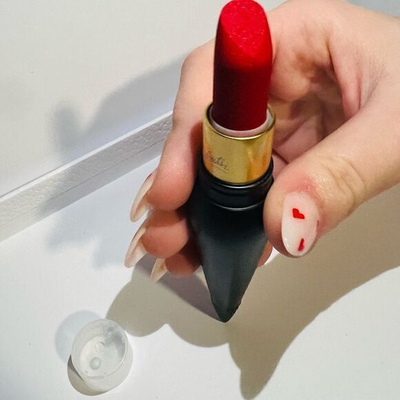 New Rouge Louboutin Velvet Matte Lipstick Red Dramadouce 005 (plastic cap) - Picture 11 of 15